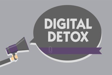 Dijital detoks gösterilen metin işareti. Kavramsal fotoğraf özgür-in yeniden Unplugged megafon hoparlör konuşma balonu mesajı yüksek sesle konuşan tutan adam için elektronik aygıtlar bağlantıyı kes.