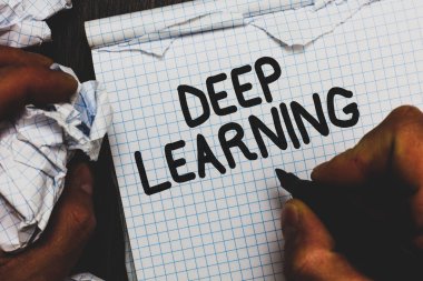 El yazısı metin derin öğrenme. Kopyalanan sayfaları hatalar yaptım kağıtları hiyerarşik soyutlamalar yapay zeka algoritmasını marker defter tutan adam anlam kavramı buruşuk.