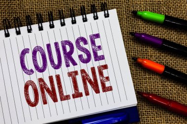 Kursu Online gösterilen metin işareti. Kavramsal fotoğraf e-öğrenim elektronik eğitim uzak çalışma dijital sınıf açık spiral defter sayfası Jüt arka plan renkli işaretleri Expressing fikirler.
