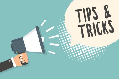 El yazısı metin keyif ve hileci. Meal adımları Lifehacks kullanışlı tavsiye öneriler becerileri adam kavramı megafon hoparlör konuşma balonu mavi arka plan yarı ton holding.