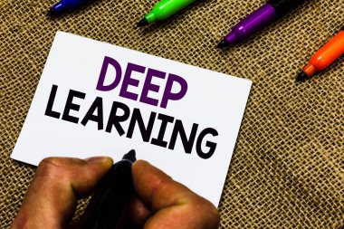 Derin öğrenme gösterilen Not yazma. Hiyerarşik soyutlamalar yapay zeka algoritmasını adam el işaretçisi beyaz kağıt fikir Jüt arka plan iletişim tutarak vitrine iş fotoğraf.