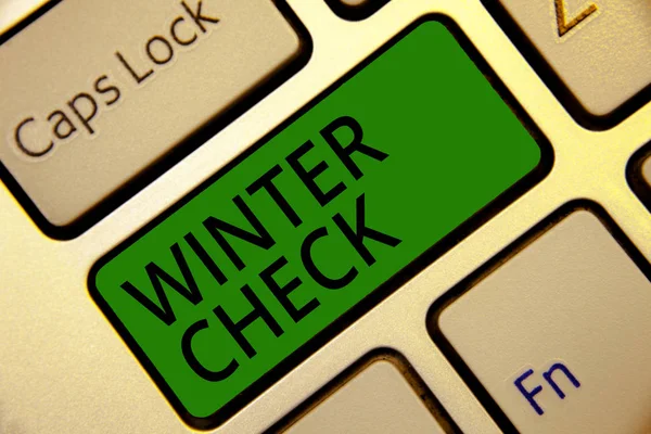 Escritura a mano escritura de texto Winter Check. Concepto significado Temporada más fría Mantenimiento Preparación Pala de nieve Teclado Hiemal tecla verde Intención crear computadora informática documento de reflexión . — Foto de Stock