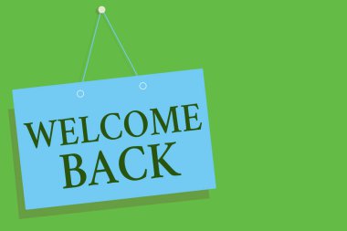 Hoş geldiniz tekrar gösterilen metin işareti. Yakın işaret yeşil arka plan açık kavramsal fotoğrafı sıcak selamlar geldi tekrar memnuniyetle kabul memnun mavi pano duvar mesajı iletişim.