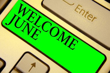 Hoş geldiniz Haziran gösterilen metin işareti. Kavramsal fotoğraf takvim altıncı ay ikinci çeyrek otuz gün selamlar klavye yeşil anahtar gibi bir niyetim yansıma belge bilgisayar oluşturmak.