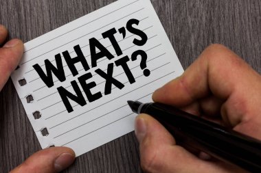 Sonraki soruya ne olduğunu gösteren yazılı kavramsal el. İş fotoğraf vitrine Get bilgi sor sorgula marker defter sayfa ahşap arka plan holding araştırmak probları keşfetmek adam.