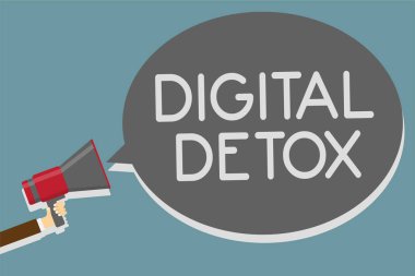 Dijital detoks gösterilen Not yazma. Ücretsiz, elektronik aygıtların bağlantısını kesin Unplugged megafon hoparlör konuşma balonu mesajı yüksek sesle konuşan tutan adam yeniden vitrine iş fotoğraf.