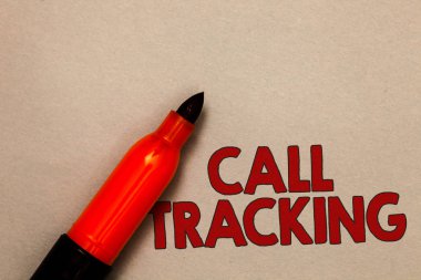 Word metin yazma arama izleme. İş kavramı organik arama motoru dönüşüm gösterge açık kırmızı işaret niyeti mesaj fikirler bej arka plan iletişim reklam dijital.