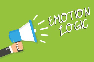 El yazısı metin duygu mantık. Kalp ya da beyin ruh ya da zeka karışıklık eşit dengesi yüksek sesle konuşan megafon hoparlör yeşil arka plan iletisi tutan adam anlam kavramı.