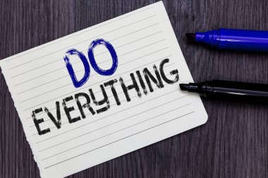 Her şeyi yapmak gösterilen Not yazma. Jack tüm esnaf kendi kendine saygısı Ego gurur Hayır sınırları defter kağıt Anımsatıcı iletişim fikirleri işaretleri ahşap arka plan vitrine iş fotoğraf.