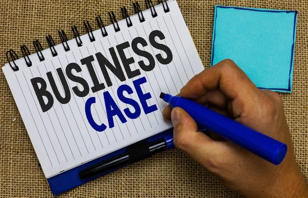 Word metin yazma Business Case. İş kavramı teklif girişim sözlü sunu yeni görev marker defter sayfa hatırlatma tutan adam için iletişim fikirleri Jüt arka plan.
