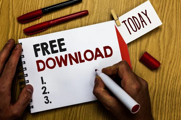 Handgeschreven tekst schrijven gratis downloaden. Begrip betekenis sleutel in sociaaldemocraat initialiseren Freebies Wireless beelden Man bedrijf marker notebook wasknijper herinnering houten tafel kop koffie. — Stockfoto