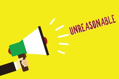 Neler gösterilen metin işareti. Kavramsal fotoğraf kabul edilebilirliği veya adalet uygunsuz adam tutma sınırları aşan megafon hoparlör sarı arka plan mesajı yüksek sesle konuşan.