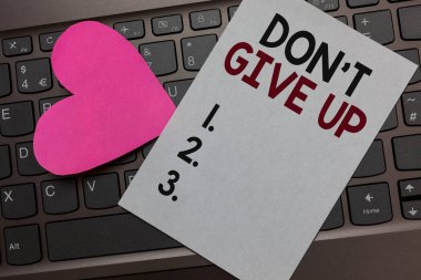 El yazısı metin Don t değil Give Up. Belirlenen azmeden devam inanmak için kendinizi Kağıt Romantik güzel mesaj kalp klavye türü bilgisayar iyi duyguları anlam kavramı.
