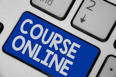 Kursu Online gösterilen Not yazma. Yansıma belge bilgisayar e-öğrenim elektronik eğitim uzak çalışma dijital sınıf klavye mavi anahtar niyeti bilgisayar vitrine iş fotoğraf.