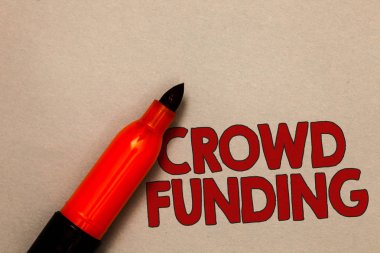 Word metin yazma kalabalık finansman. İş kavramı bağış toplama Kickstarter başlangıç rehin Platform bağış açık kırmızı işaret niyeti mesaj fikirler bej arka plan iletişim için.