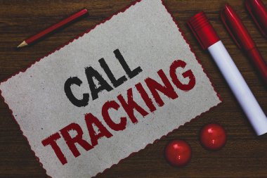 Kavramsal el arama izleme gösterilen yazma. Organik arama motoru dijital vitrine iş fotoğraf dönüştürme göstergesi beyaz kağıt kırmızı kenarlıklar işaretleri reklam kalemleri ahşap arka plan.