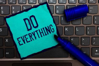 Word metin yazma her şeyi yapmak. İş kavramı tüm esnaf Jack öz saygısı benlik gurur Hayır sınırları turkuaz kağıt klavye ilham için iletişim fikir iletileri mavi işaretleri.