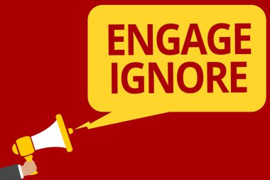 Meşgul görmezden yazma el yazısı metin. Küs müyüz manipülatif ceza somurtuyor Shunning megafon hoparlör konuşma balonu mesajı yüksek sesle konuşan tutan adam anlam kavramı.