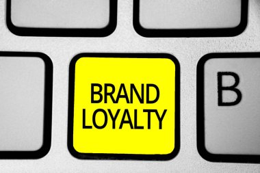 Marka sadakati yazma el yazısı metin. Tekrar satın alma Büyükelçi patronaj favori güvenilir klavye anlam kavramı sarı tuş niyet oluşturmak yansıma belge bilgisayar.