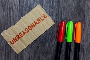 Word metin yazma neler. İçin iş kavramı kabul edilebilirliği veya adalet uygunsuz karton önemli hatırlatma iletişim fikirleri işaretleri ahşap arka plan sınırları aşan.