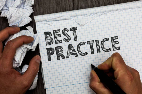 Texto de escrita de palavras Best Practice. Conceito de negócio para Método Systematic Touchstone Guidelines Framework Ethic Man holding marker notebook crumpled papers several tries errors made . — Fotografia de Stock