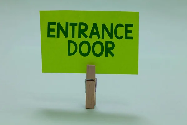 Conceptuele hand schrijven deur te tonen. Zakelijke foto presentatie van manier in deuropening Gate Entry binnenkomende Ingress Passage Portal wasknijper Groenboek belangrijke boodschap ideeën houden. — Stockfoto