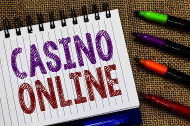 Casino Online gösterilen metin işareti. Kavramsal fotoğraf bilgisayar Poker oyunu kumar Royal bahis Loto yüksek bahisli açık spiral defter sayfası Jüt arka plan renkli işaretleri Expressing fikirler.