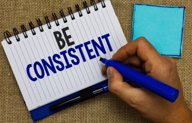 Word metin yazma tutarlı olmak. İş kavramı tek tip kalıcı firma değiştirilemez bile değişmeyen Rapport marker defter sayfa hatırlatma tutan adam için iletişim fikirleri Jüt arka plan.