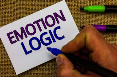 Duygu mantık gösterilen metin işareti. Kavramsal fotoğraf kalp ya da beyin ruh ya da zeka karışıklık eşit dengesi adam el işaretçisi beyaz kağıt fikirler Jüt arka plan iletişim tutarak.