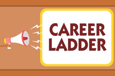 Kariyer basamaklarını gösterilen Not yazma. İş promosyon Professional ilerleme yukarı doğru hareket eden Achiever megafon hoparlör konuşma balonu mesajı yüksek sesle konuşan tutan adam vitrine iş fotoğraf.