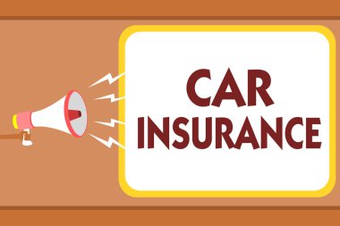 Araç sigorta gösterilen Not yazma. İş fotoğraf vitrine kazalar kapsama kapsamlı ilke motorlu araç garanti adam holding megafon hoparlör konuşma balonu mesajı yüksek sesle konuşan.