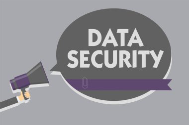 Veri güvenliği gösterilen metin işareti. Kavramsal fotoğraf gizlilik Disk şifreleme yedekleme parola adam koruyucu holding megafon hoparlör konuşma balonu mesajı yüksek sesle konuşan.