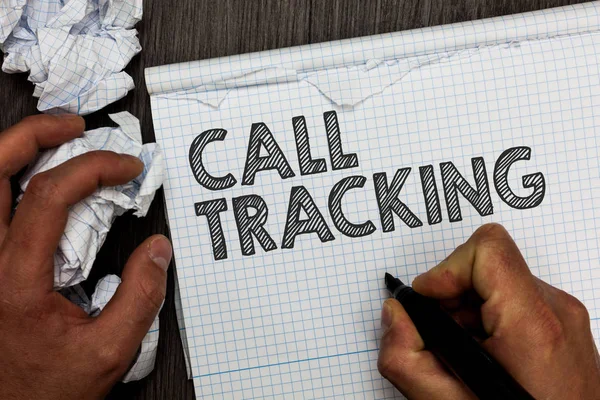 Scrittura di testi Word Call Tracking. Business concept per Motore di ricerca biologico Pubblicità digitale Indicatore di conversione Uomo con pennarello taccuino accartocciato diversi tentativi errori fatti . — Foto Stock