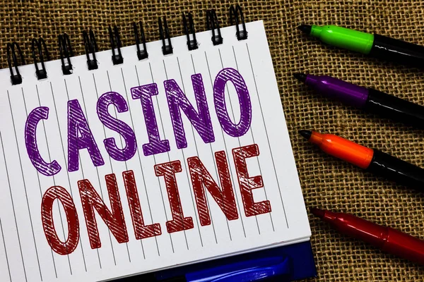 Casino Online gösterilen metin işareti. Kavramsal fotoğraf bilgisayar Poker oyunu kumar Royal bahis Loto yüksek bahisli açık spiral defter sayfası Jüt arka plan renkli işaretleri Expressing fikirler.