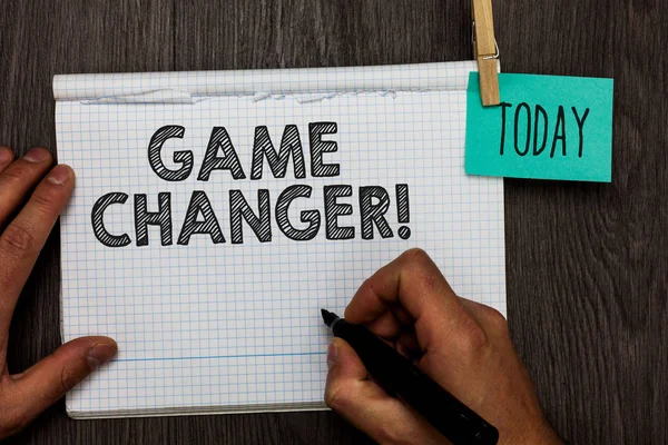 Oyunu Changer yazma el yazısı metin. Uyarı mektubu clothespins tutan spor veri hakem Gamestreams Live puanları takım yöneticileri açık defter clothespin anlam kavramı ahşap masa klipler.