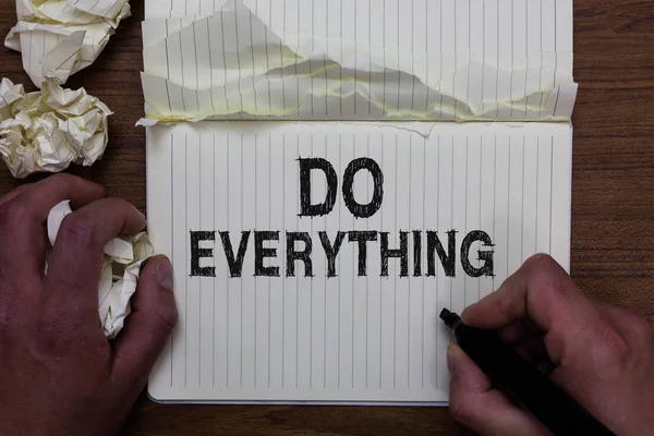 Her şeyi yapmak gösterilen Not yazma. Jack tüm esnaf kendi kendine saygısı Ego gurur Hayır sınırları marker defter tutan adam vitrine iş fotoğraf kağıtları kopyalanan sayfaları hatalar yaptım buruşuk.