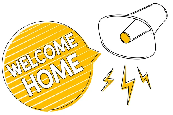 필기 텍스트 환영 합니다 홈을 쓰기입니다. 식 인사 새로운 소유자 거주지 앞 항목 확성기 스피커 노란색 연설 거품을 의미 하는 개념 줄무늬 중요 한 큰 메시지. — 스톡 사진