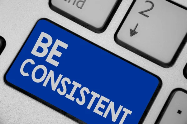 Escribir nota mostrando Ser Consistente. Foto de negocios mostrando Uniforme Firma Persistente Inalterable Incluso Inmutable Rapport Teclado tecla azul Intención informática documento de reflexión . — Foto de Stock