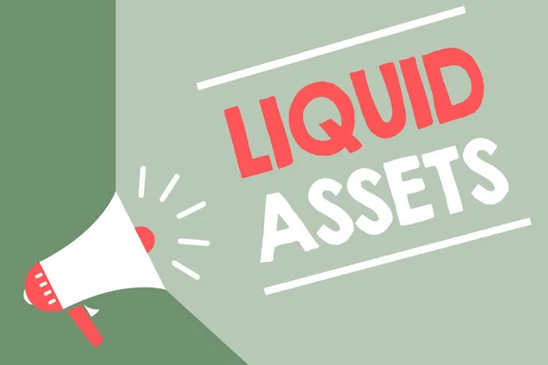 Texto de caligrafia Liquid Assets. Conceito que significa Dinheiro e Balanças Bancárias Liquidez de Mercado Ações diferidas Alto-falante Megafone fundo verde mensagem importante falando alto . — Fotografia de Stock