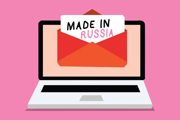 写笔记显示在俄国。商业照片展示的产品或在俄罗斯制造的东西计算机接收电子邮件重要邮件信封与纸虚. — 图库照片