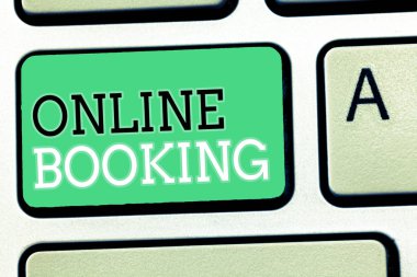 Online Rezervasyon 'u gösteren metin işareti. İnternet Otel konaklama bileti aracılığıyla kavramsal fotoğraf rezervasyonu