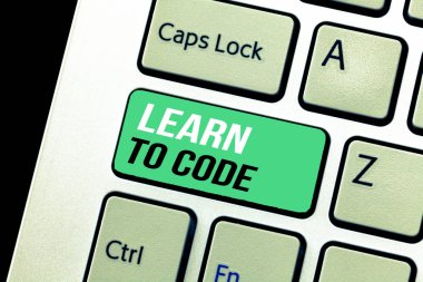 Kavramsal el gösterilen öğrenmek için kod yazma. İş fotoğraf metin yazılımı bir bilgisayar programcısı Coder yazmak öğrenin