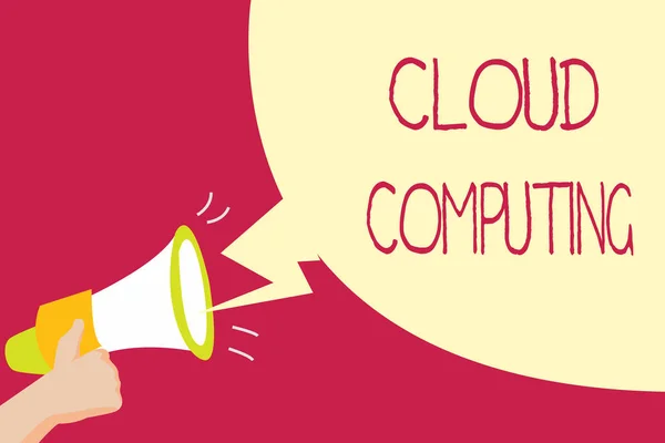 Handschrift tekst schrijven Cloud Computing. Concept betekent het gebruik van een netwerk van externe servers gehost op het internet — Stockfoto