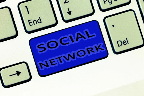A kézírás szöveg szociális hálózat. Koncepció, azaz interakciók cserépdarab információ interperszonális kapcsolatok — Stock Fotó
