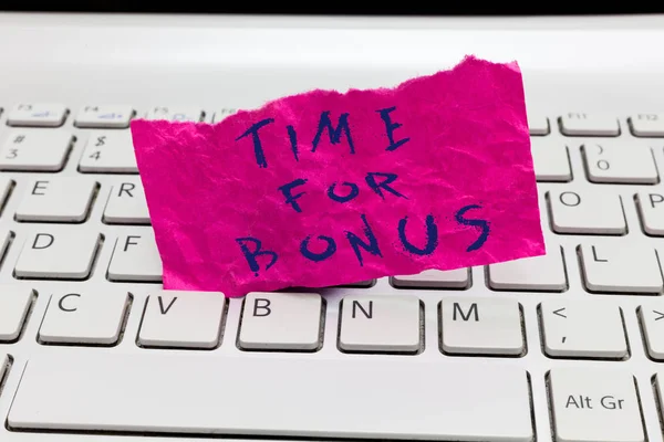 Teks tulisan kata Waktu Untuk Bonus. Konsep bisnis untuk sejumlah uang ditambahkan pada upah seseorang sebagai hadiah — Stok Foto