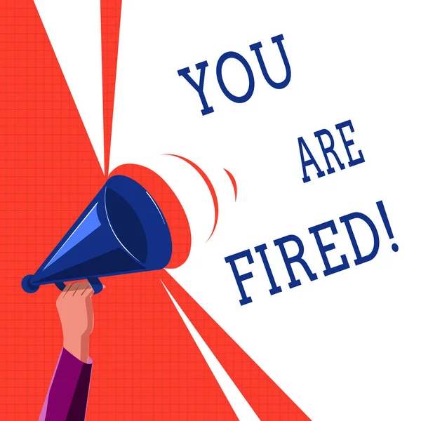 Notiz, dass Sie gefeuert werden. Business-Foto, das zeigt, wie man aus dem Job aussteigt und arbeitslos wird und die Karriere nicht beendet — Stockfoto
