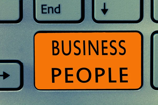 Escritura manual conceptual que muestra a gente de negocios. Texto de la foto del negocio Personas que trabajan en los negocios, especialmente a nivel ejecutivo — Foto de Stock