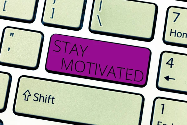 Σημάδι κειμένου που δείχνει το Stay Motivated. Εννοιολογική φωτογραφία Επιβραβεύστε τον εαυτό σας κάθε φορά που επιτυγχάνετε ένα στόχο με γνώση — Φωτογραφία Αρχείου