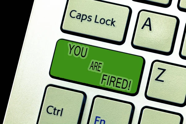 Sinal de texto mostrando que você está despedido. Foto conceitual Sair do trabalho e ficar sem emprego não acabar com a carreira — Fotografia de Stock