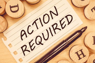 Kelime yazma metni Eylem gerektiriyordu. Regard 'ın iş konsepti birinin konumuna göre hareket etmesidir.